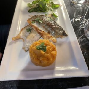 Filets de bar accompagné de riz safrané